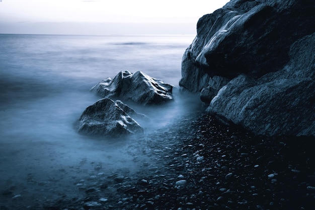Красивый вид на море на фоне неба