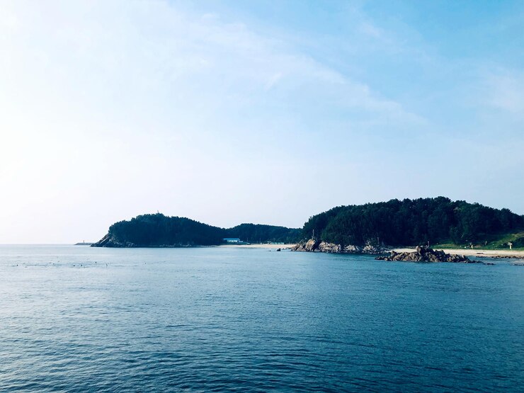 Photo 하늘 을 배경 으로 한 바다 의 풍경