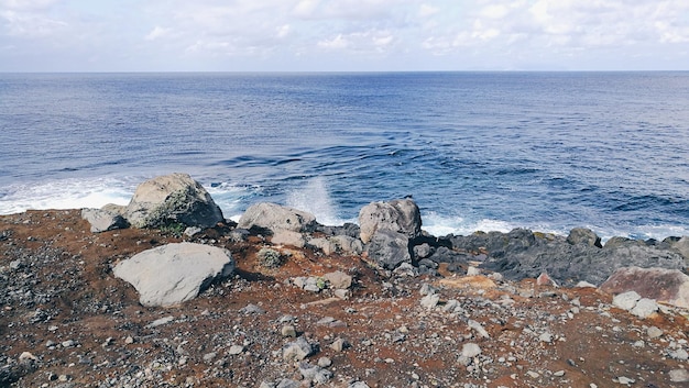 空に照らされた海の景色