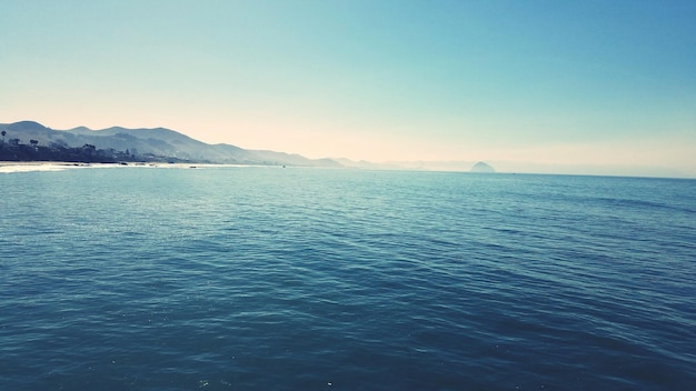 空に照らされた海の景色