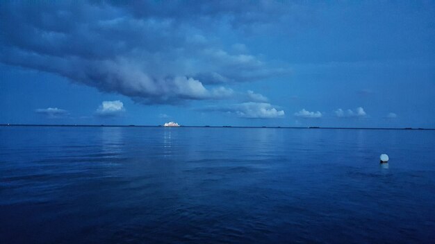 Photo scenic view of sea against sky