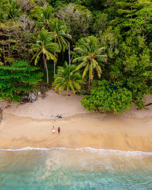 Photo scenic view of sea against trees