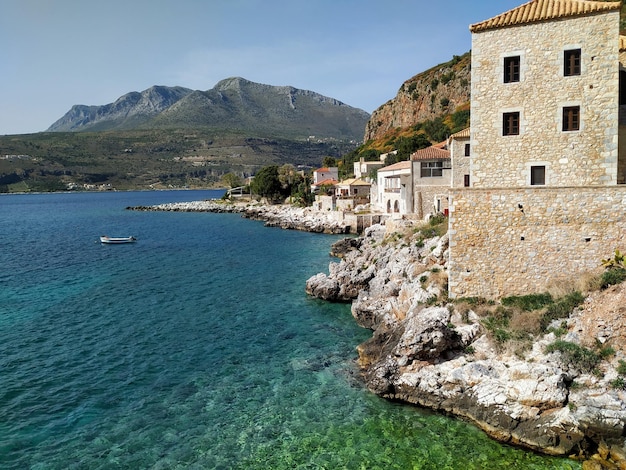 Foto vista panoramica del mare e degli edifici contro il cielo