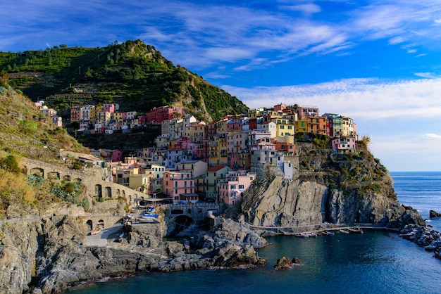 Foto vista panoramica del mare da edifici contro il cielo