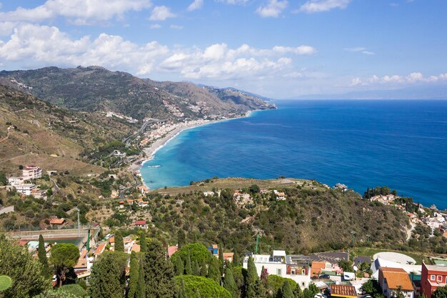 Foto vista panoramica del mare da edifici contro il cielo