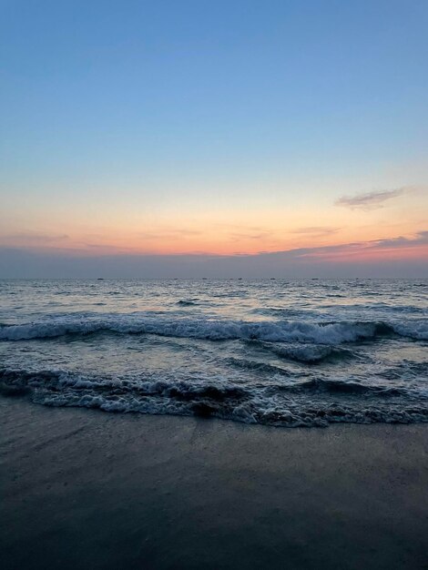 Вид на море во время захода солнца