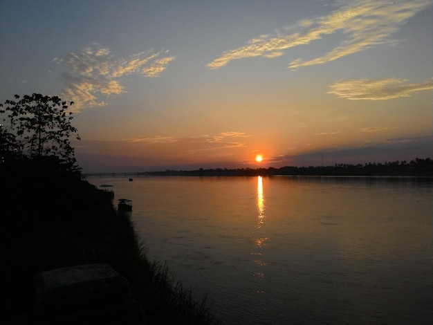 夕暮れ の 海 の 景色