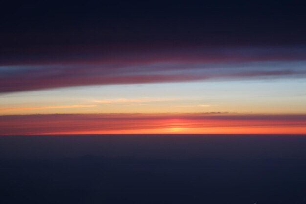 Photo scenic view of sea at sunset