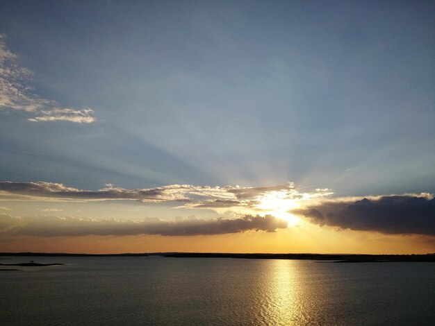 夕暮れ の 海 の 景色