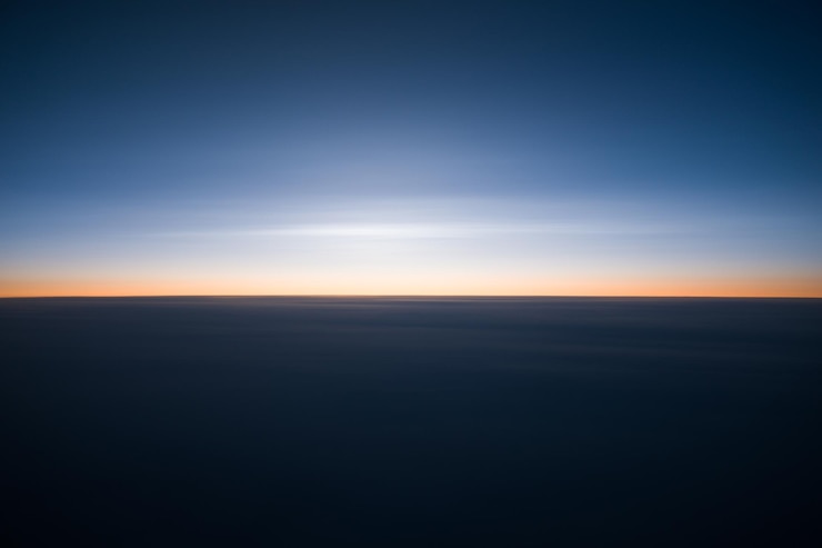 Photo scenic view of silhouette landscape against sky during sunset