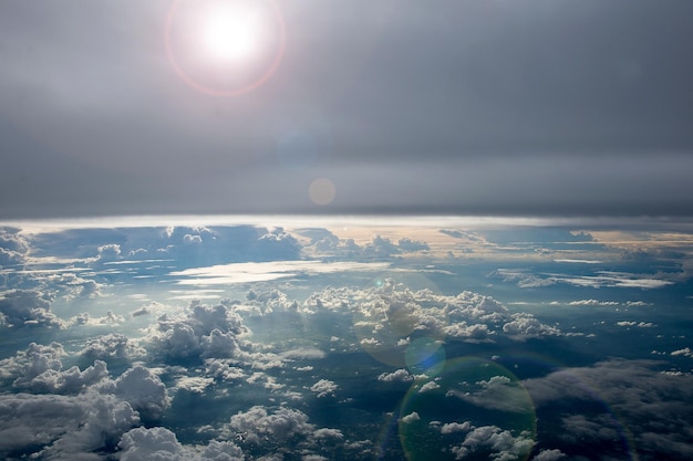 Foto la vista panoramica del cielo al tramonto