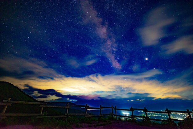 夜の空の景色