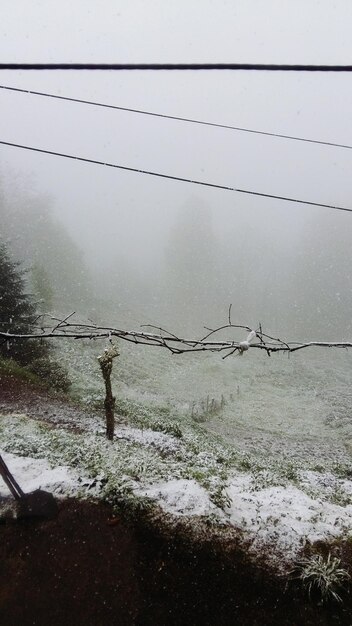 Photo scenic view of snow covered landscape against sky