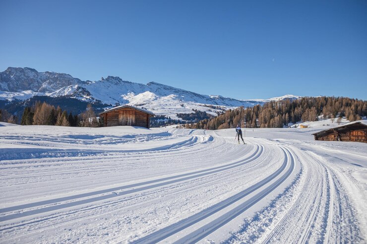 Photo scenic view of snowcapped mountains against clear blue sky