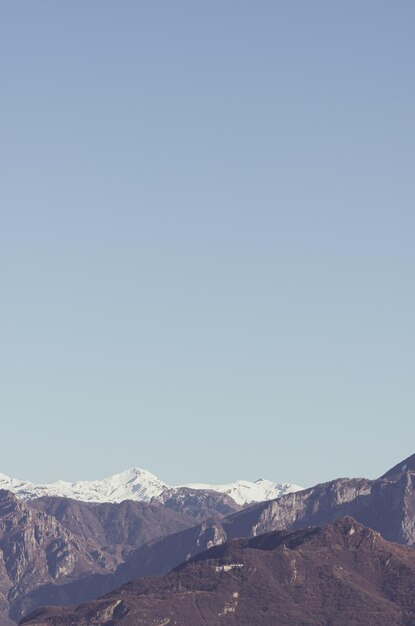 Photo scenic view of snowcapped mountains against clear sky