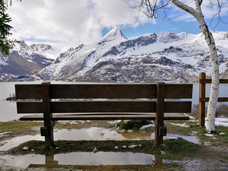 Photo scenic view of snowcapped mountains against sky