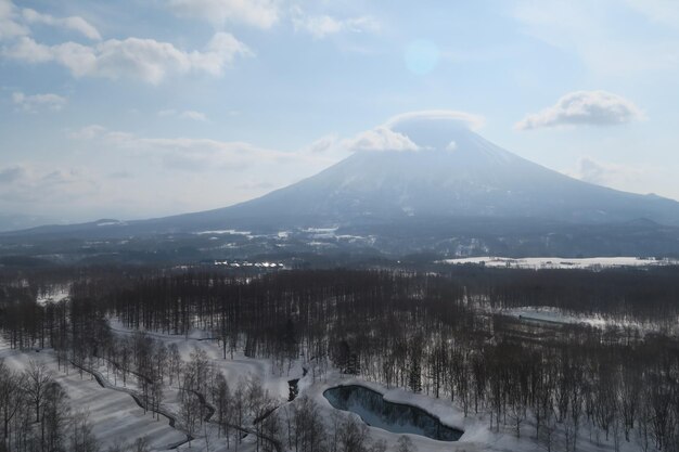 Foto vista panoramica delle montagne innevate contro il cielo