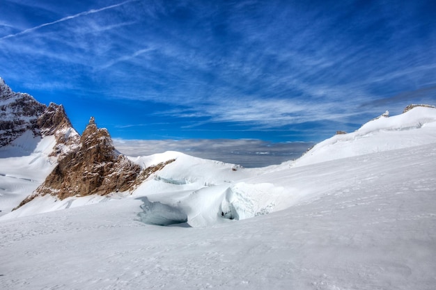 Photo scenic view of snowcapped mountains against sky