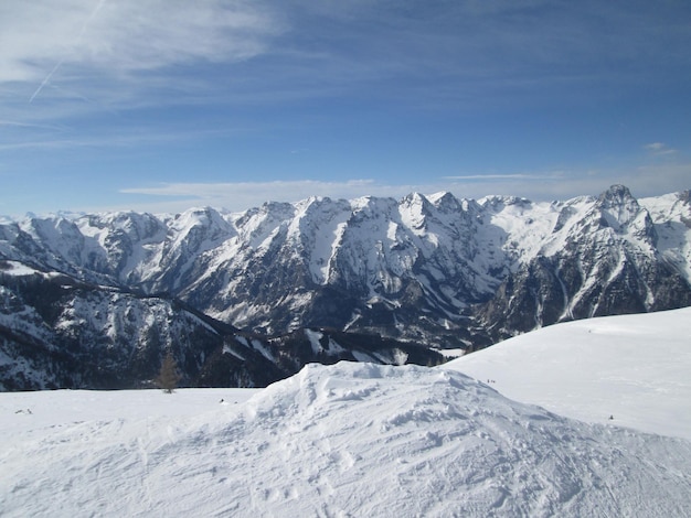 ヒンターシュトダー オーストリアの雪に覆われた山々 の美しい景色