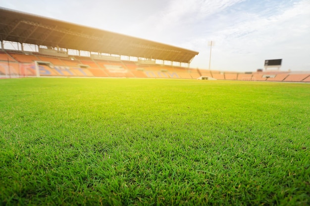 Photo scenic view of soccer field against sky