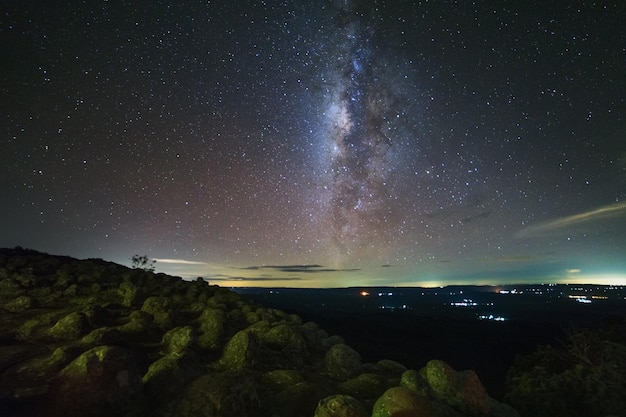 Photo scenic view of star field against sky at night