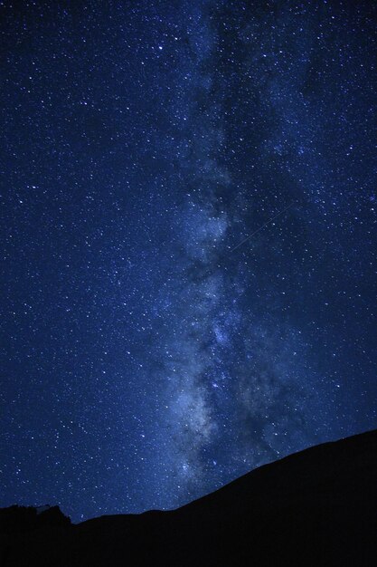 Photo scenic view of star field at night