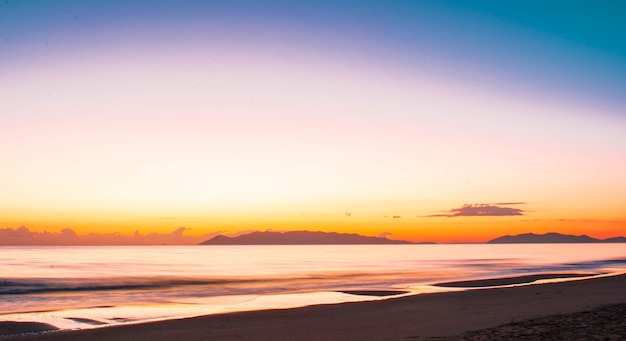 海上の夕暮れの景色
