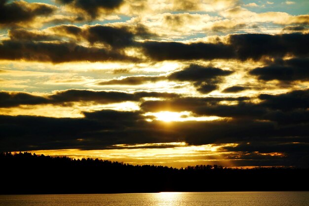 Photo scenic view of sunset over sea