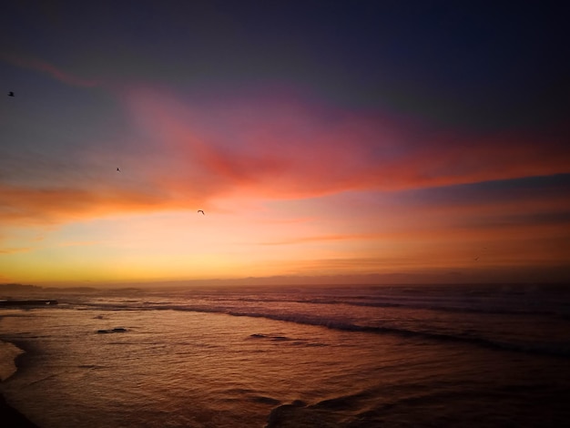 Photo scenic view of sunset over sea