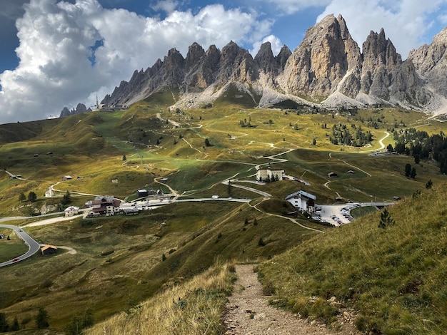 Vista panoramica verso cires e forcella gardena dolomiti sud tirolo italia