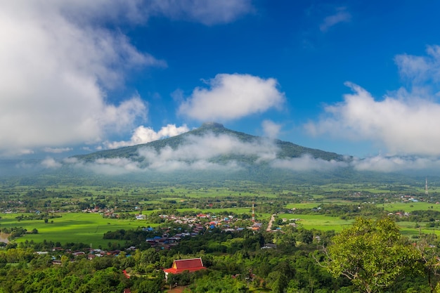 Photo scenic view of townscape against sky