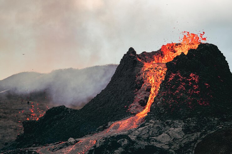 Photo 空の背景にある火山の景色