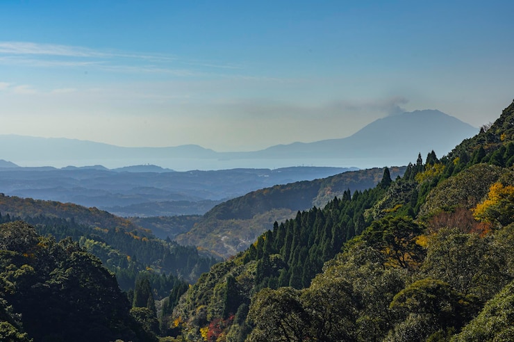 Photo 天空を背景にしたサクラジマ火山の景色