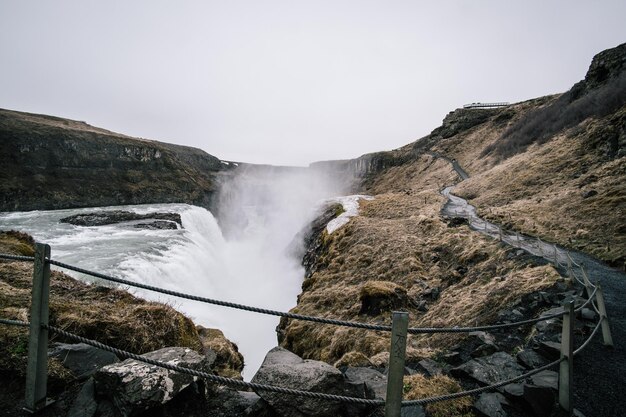 Foto vista panoramica della cascata contro un cielo limpido