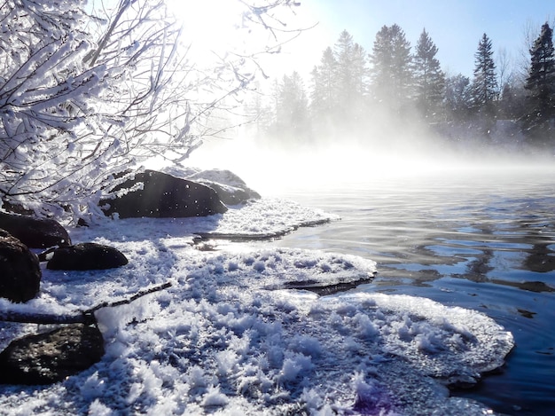 Photo scenic view of waterfall against sky during winter