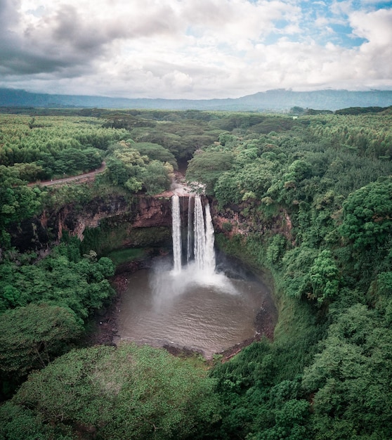 Foto la vista panoramica della cascata contro il cielo