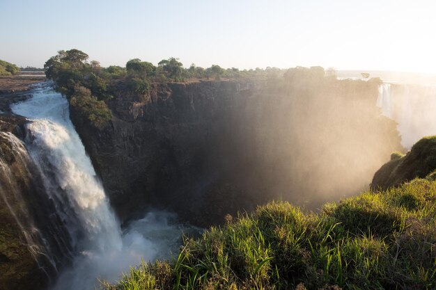 Foto la vista panoramica della cascata contro il cielo