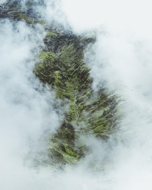 Foto la vista panoramica della cascata contro il cielo