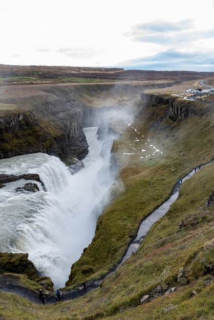 Foto la vista panoramica della cascata contro il cielo