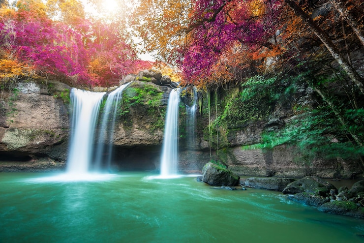 Photo scenic view of waterfall in forest