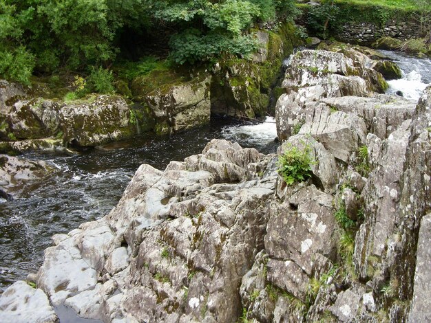 Photo scenic view of waterfall