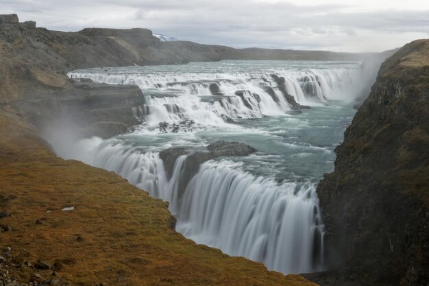 Foto la vista panoramica della cascata