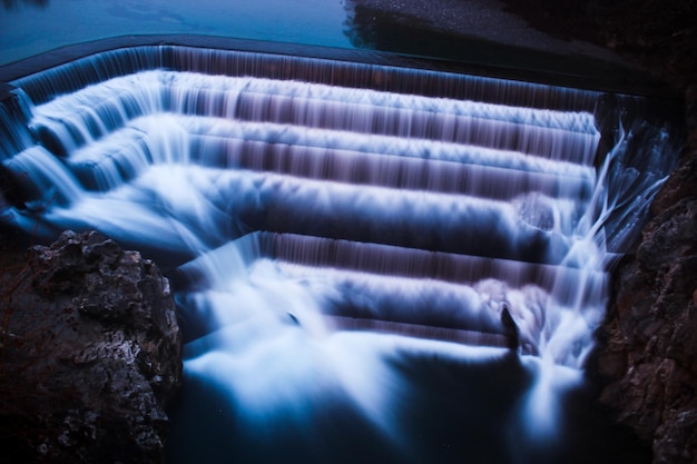 Foto la vista panoramica della cascata