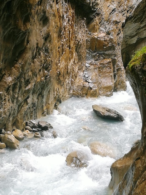 Photo scenic view of waterfall