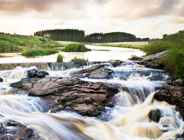 Photo scenic view of waterfall