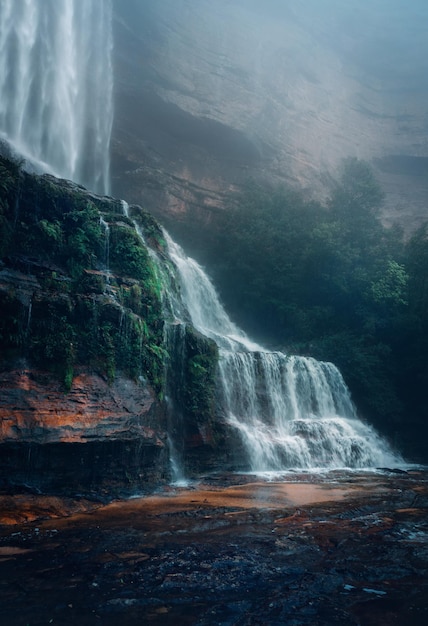 Photo scenic view of waterfall
