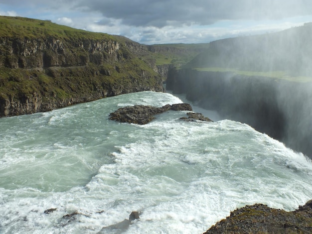 Foto la vista panoramica della cascata