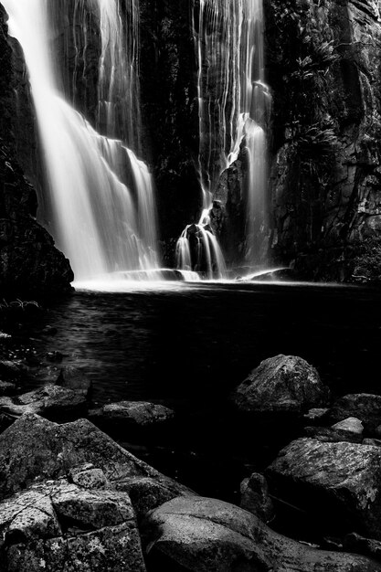 Foto la vista panoramica della cascata