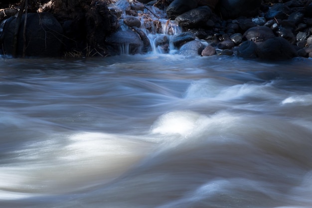 Photo scenic view of waterfall