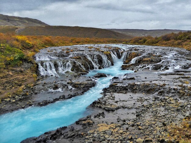 Photo scenic view of waterfall